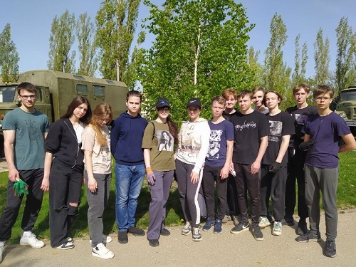   27 апреля учащиеся 10 &quot;А&quot; класса приняли участие в марафоне чистоты — Всероссийском субботнике!.