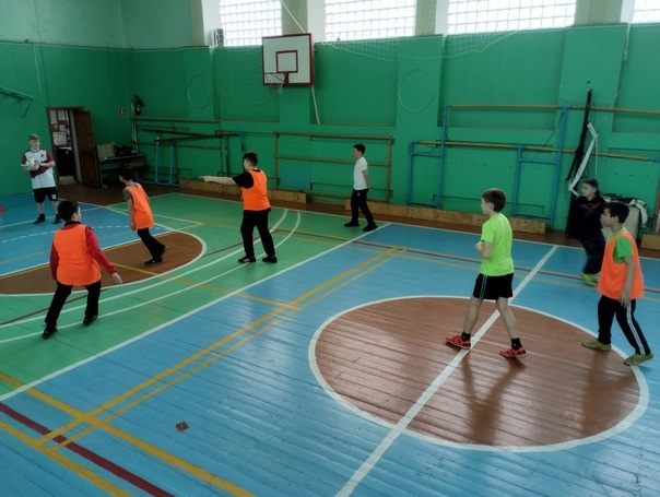 Турнир по мини- футболу среди мальчиков 5-6 классов.