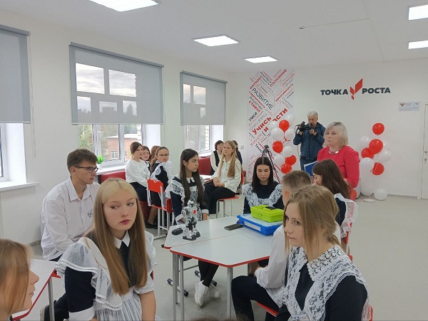 В школе №2 им. В.А. Коновалова открыли центр естественно-научной и технологической направленностей «Точка роста».