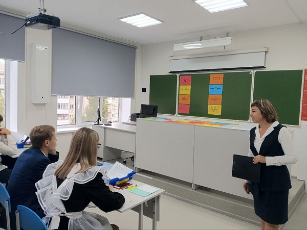 В школе №2 им. В.А. Коновалова открыли центр естественно-научной и технологической направленностей «Точка роста».