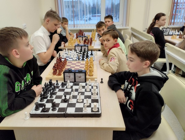Участие в муниципальном турнире по быстрым шахматам.