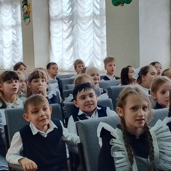 Торжественная церемония посвящения учащихся 2в, 3а,3б классов в ряды «Орлят России».