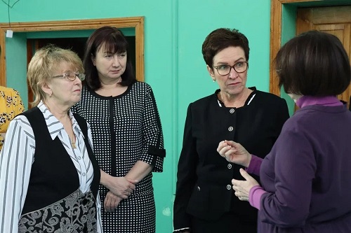 С рабочим визитом школу №2 им. В.А. Коновалова посетила депутат Саратовской областной Думы Ирина Колесникова.